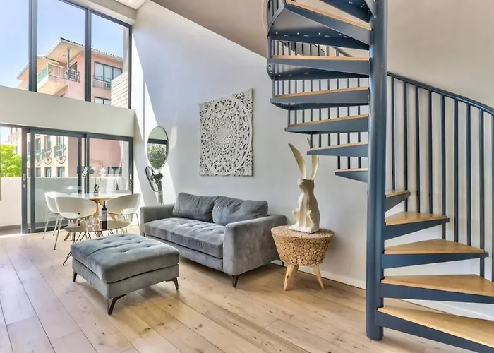 Stylish, 2 Bedroom Apartment In Sea Point W Parking