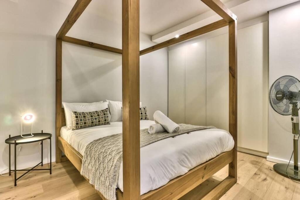 Stylish, 2 Bedroom In Sea Point W Parking Apartment