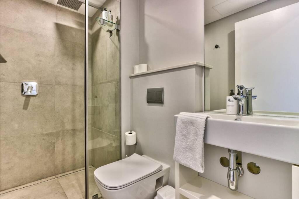 Stylish, 2 Bedroom In Sea Point W Parking Apartment Cape Town