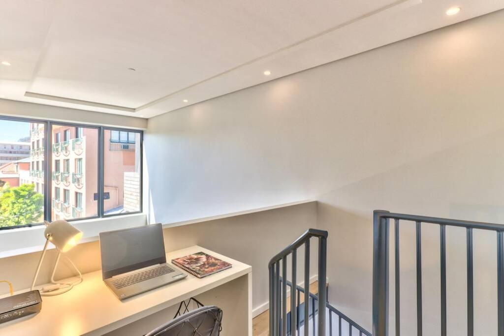 Apartment Stylish, 2 Bedroom In Sea Point W Parking