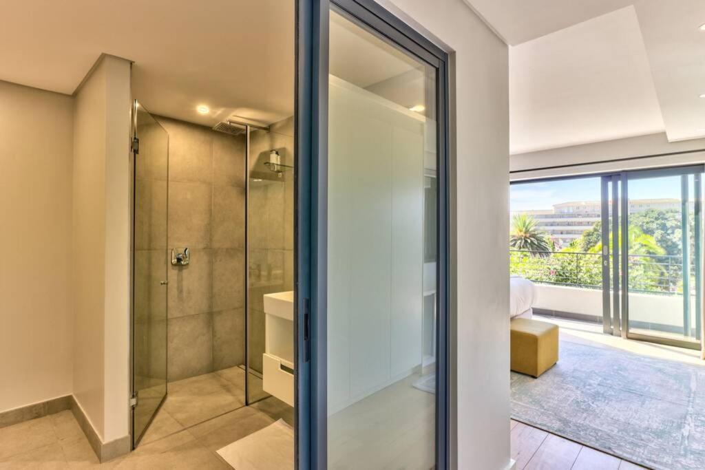 Stylish, 2 Bedroom In Sea Point W Parking *